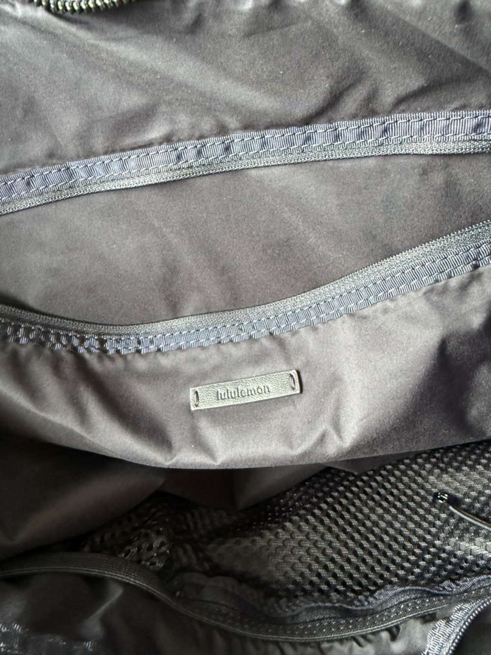 lululemon athletica - gym bag with yoga mat straps - Picture 12 of 14
